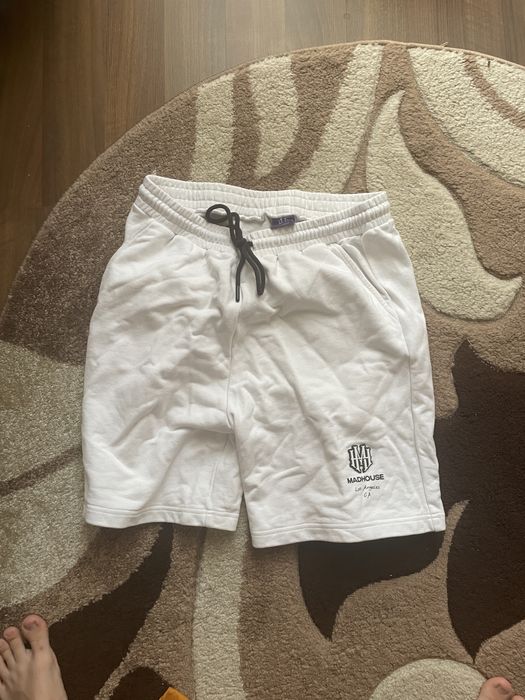 Vand pantaloni scurti