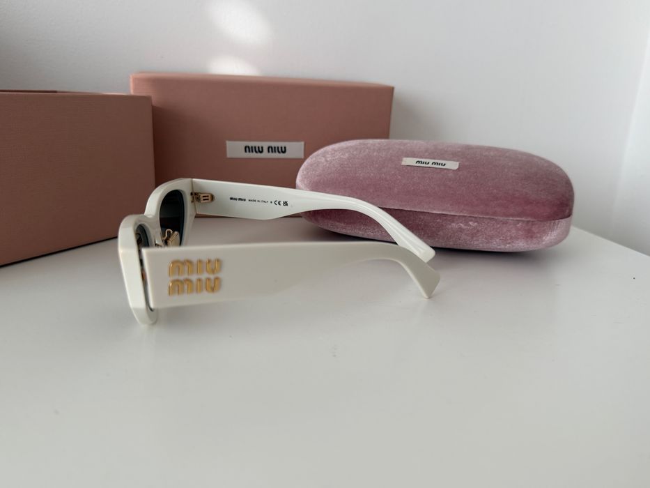 Слънчеви очила MIU MIU бял цвят