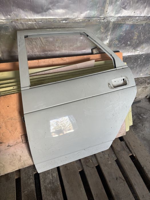 Задняя левая дверь от приоры