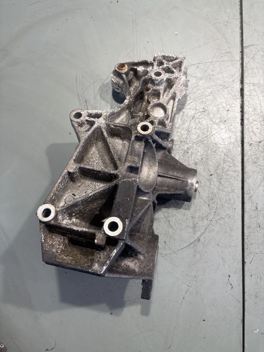 Suport acesorii 038903143AE Volkswagen VW Passat 2003