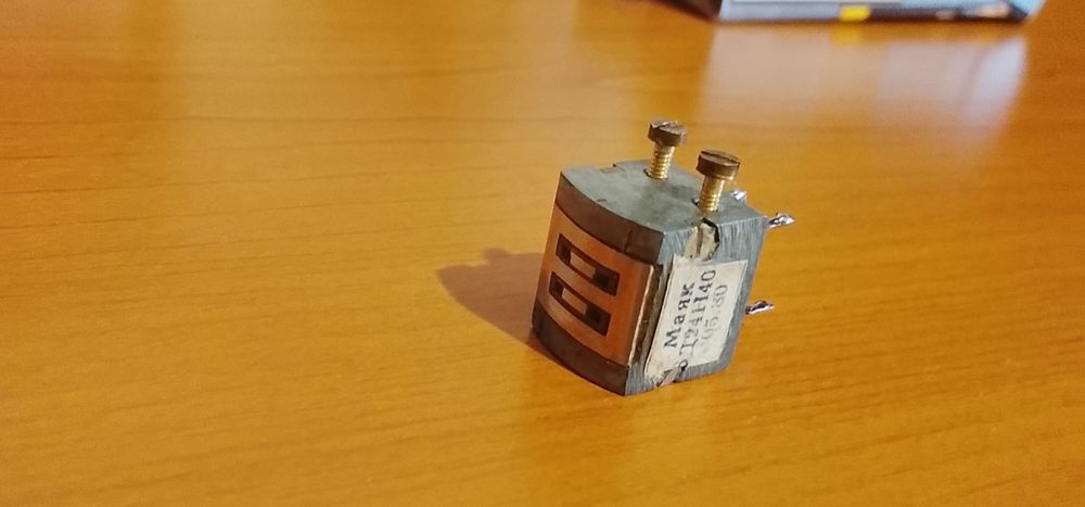 Vând kit-ul audio Majak-203 din poze.