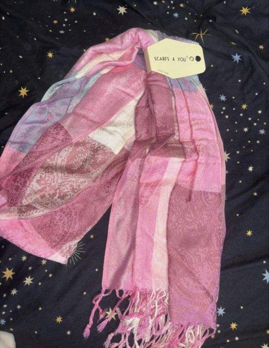 Eșarfă elegantă nouă