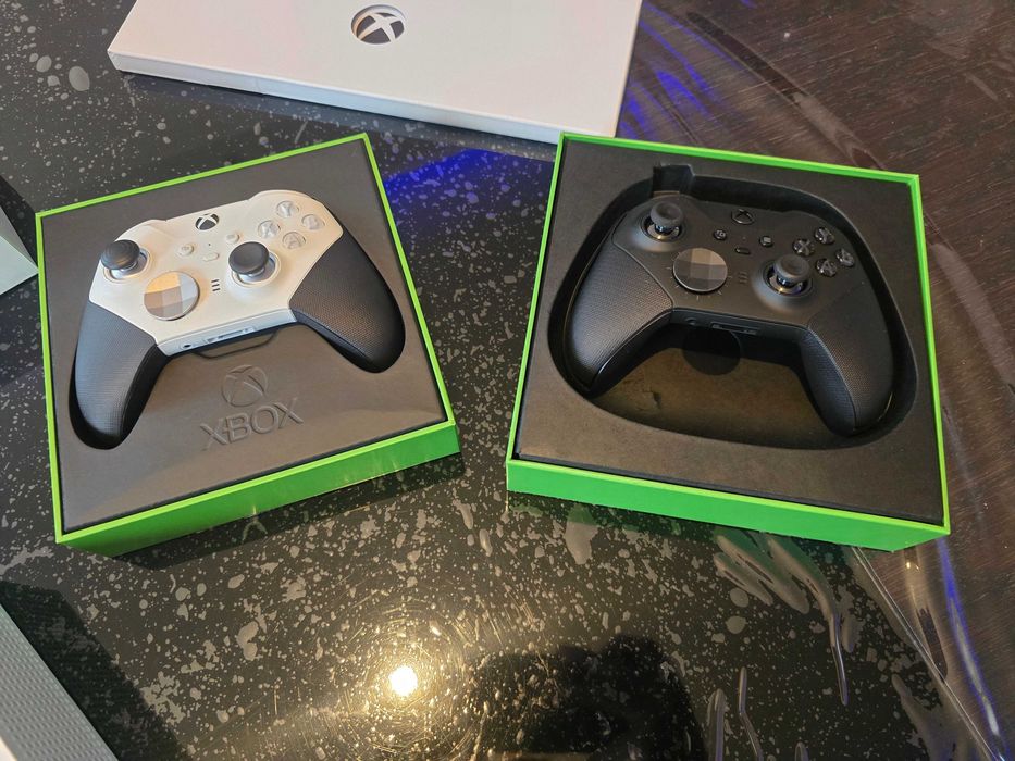 Xbox Series S + 2 бр. контролери Xbox Elite Series 2