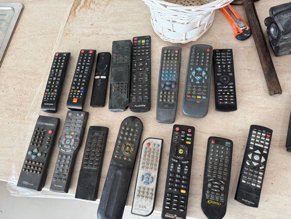 Set lot telecomenzi Tv dvd cd
