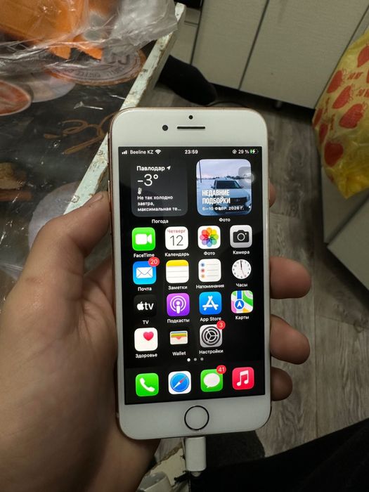 продам iphone 8.