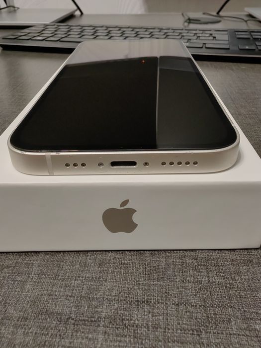 Продам IPhone 13, 128 Gb, белый
