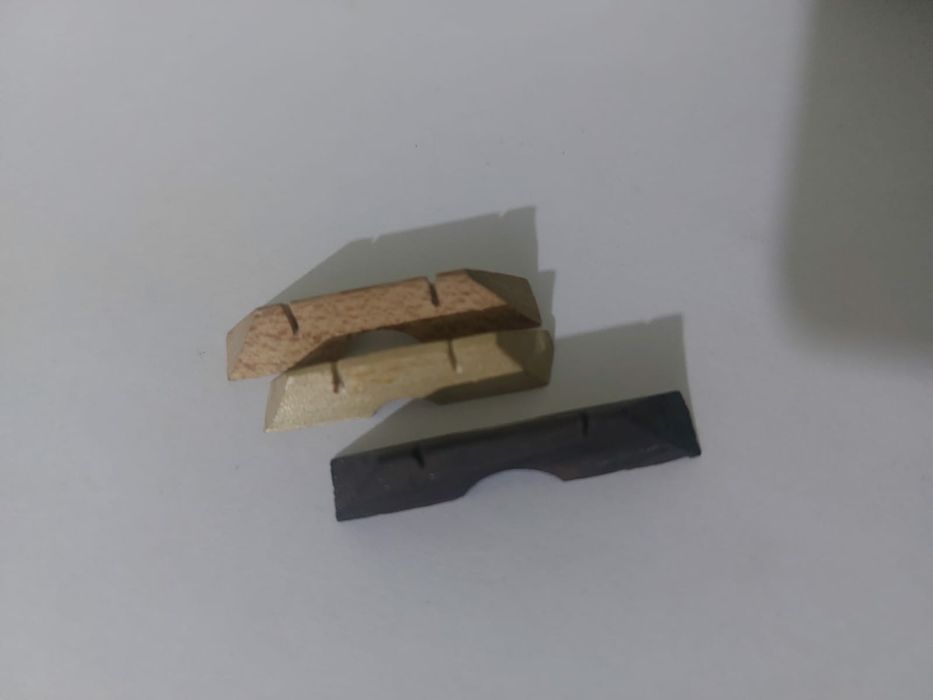 Тиек подставка на домбру