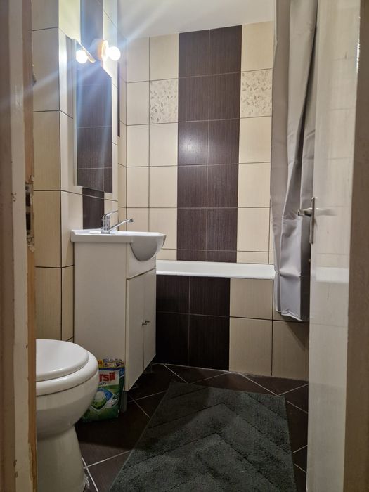 Vand apartament cu 3 camere Et. 1, suprafata 76 mp si garaj - Tasnad