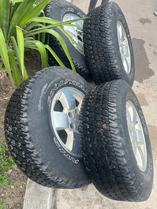 Гуми с джанти за jeep grand Cherokee wj