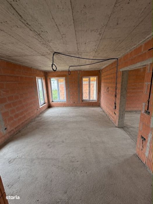 Casă la roșu de vânzare | 182 mp utili | Teren 550 mp