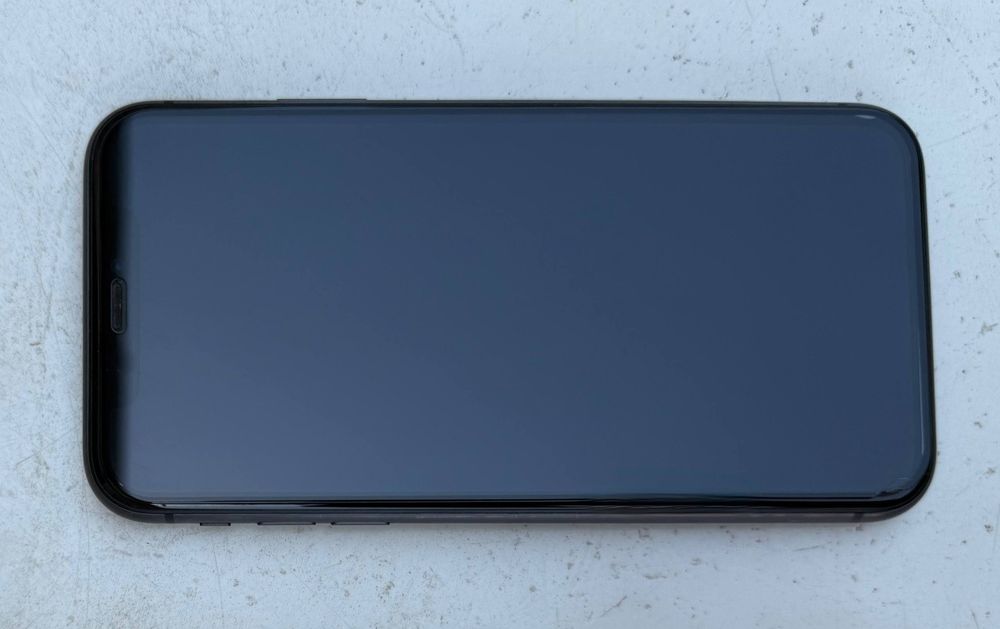 iphone 11 qora i