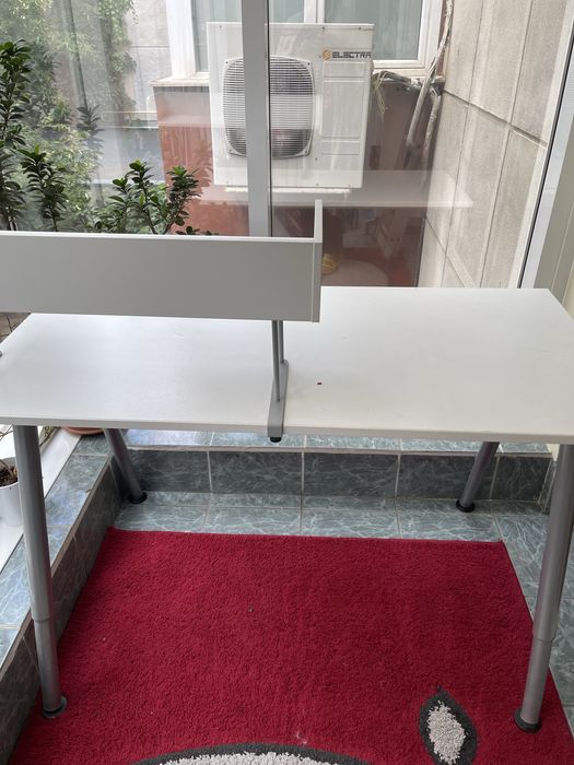 Birou si etajera Galant ikea