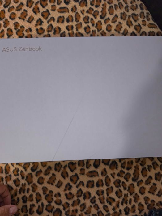 Asus Zenbook 14 Oled touch 2025 Edison.