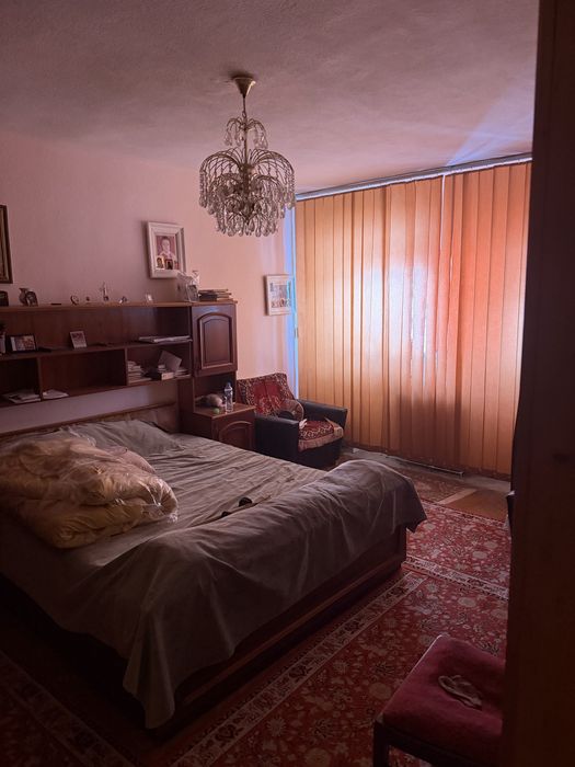 Vand apartament 3 camere decomandat sud  etaj 2 /4 zona sud P2