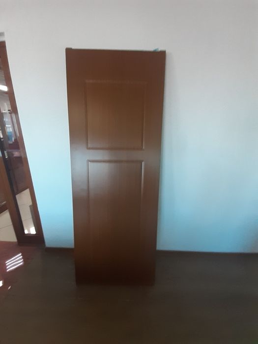 Продам межкомнатные двери 10 000