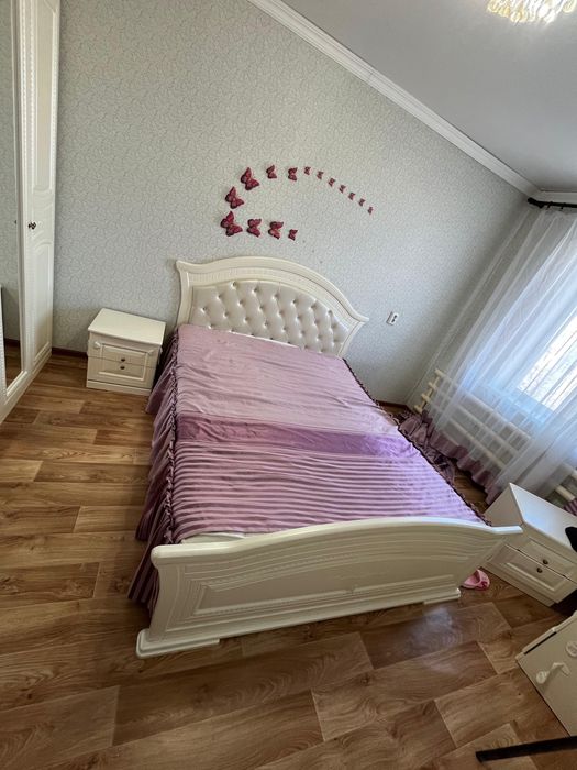 Продается спальный гарнитур