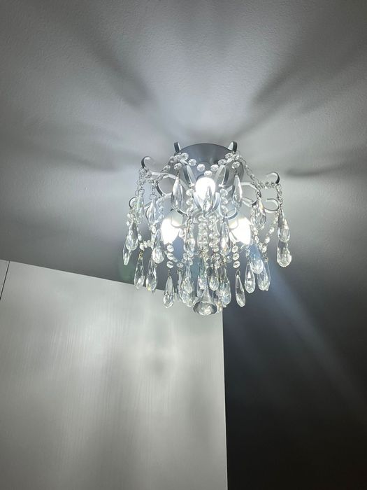 Люстра в прихожую