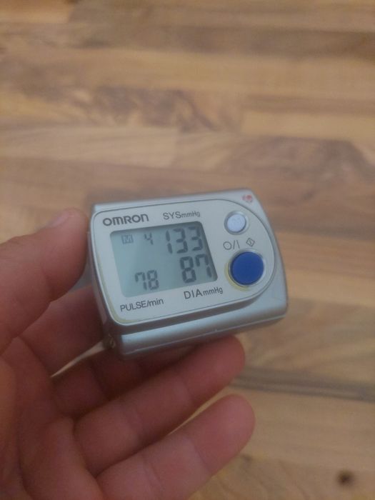 Tensiometru de incheietura Omron ,stare buna
