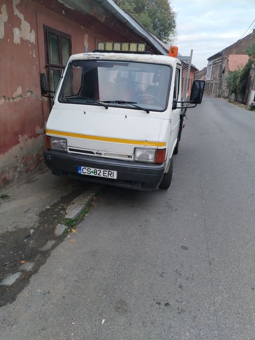 Nissan trade, basculabila pe 3 părți!