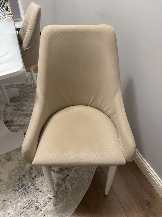 Продам стол и 4 стула в отличном состоянии!