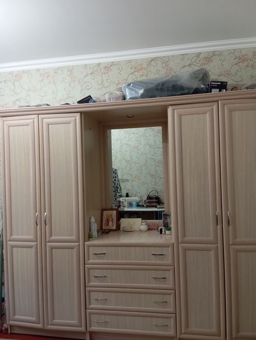 Продаётся спальный гарнитур.
