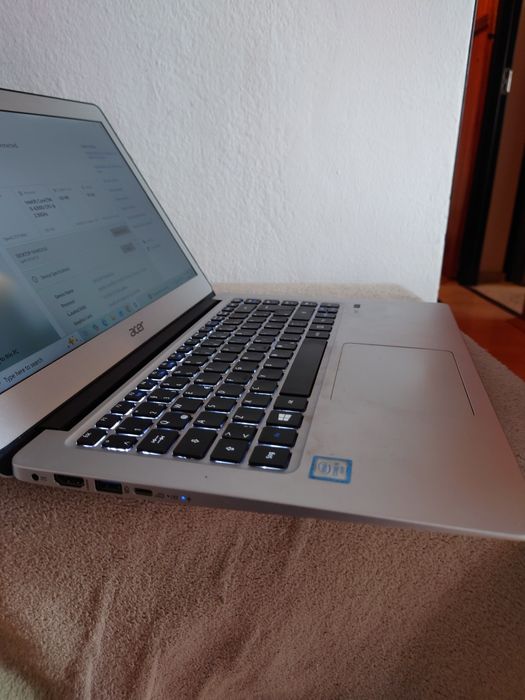 Acer Swift ultralim full metal• Taste luminate • i5-6th gen• 8gb RAM DDR 4• bateria 6-7 ore