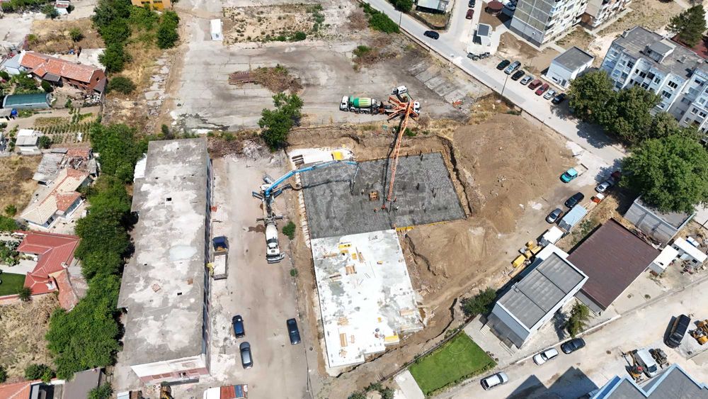 Продава се Тристаен апартамент в Свиленград - 104 кв.м за 9 €/кв.м - Снимка #4