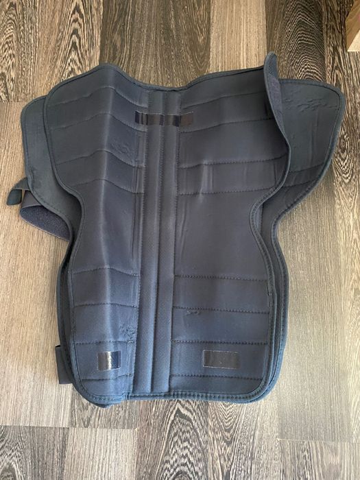 Шина с метални пластини за коляно.