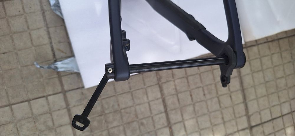 Карбонова рамка Canyon