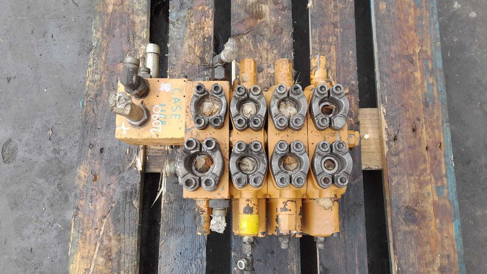 Distribuitor hidraulic excavator Case 688 ,788 ,888 ,988 ,1088 ,1188