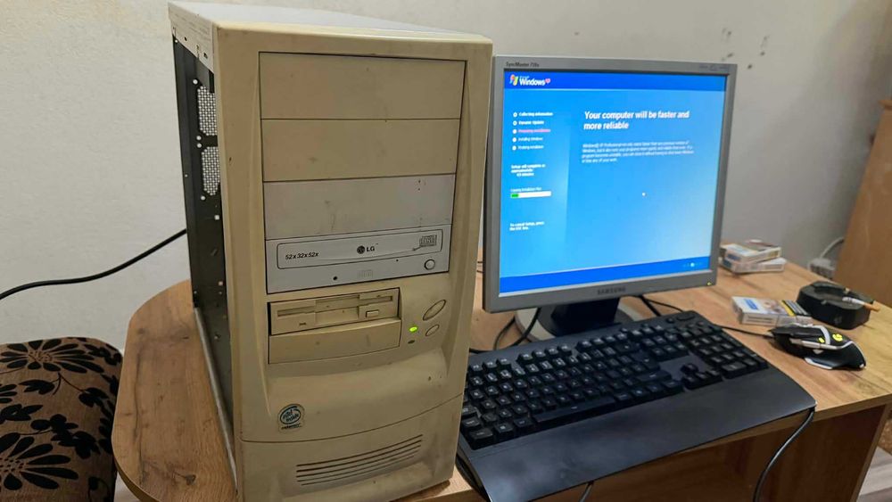 Ретро компютър със 17" Samsung монитор – Geforce 2 MX, Floppy, CD-ROM