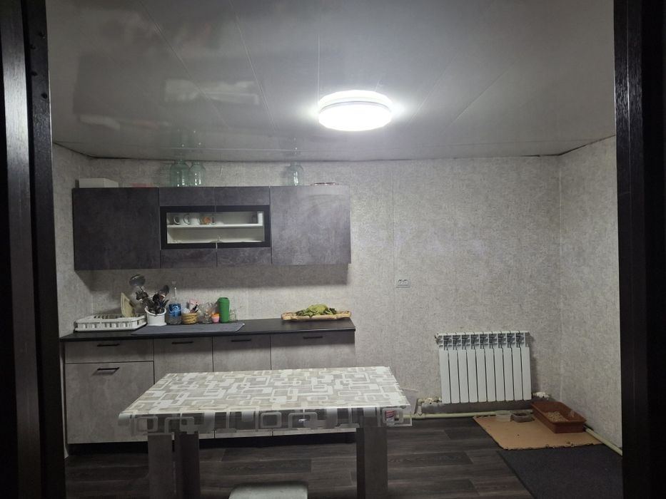 Продам кирпичный дом, 4 комнаты. Район Роща