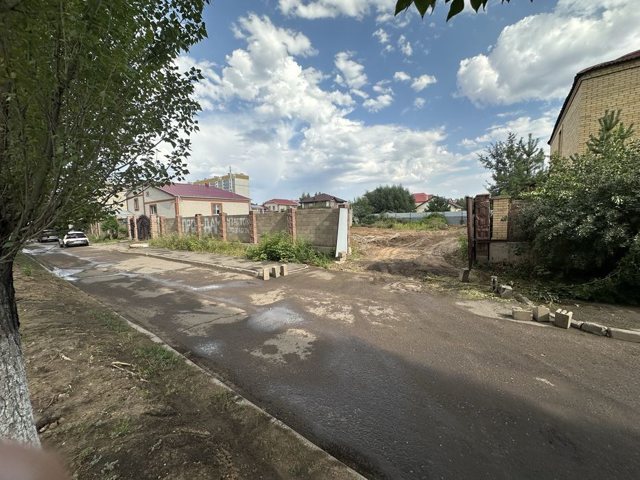 Продам участок на первой линии