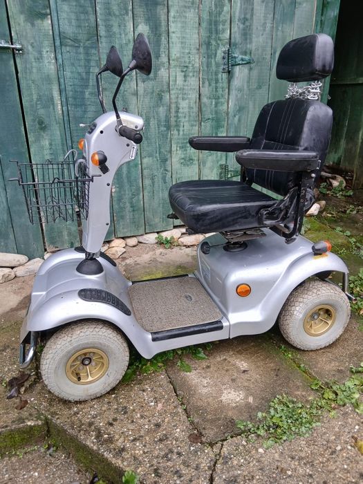 Scuter persoane dizabilități