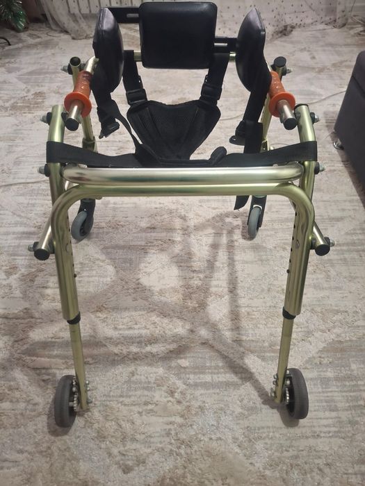 Реабилитационные ходунок-роллатор для детей