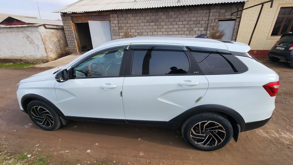 Lada vesta black edition