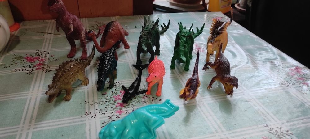 Продам резиновые динозавры