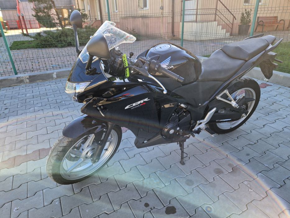 HONDA CBR 250 black