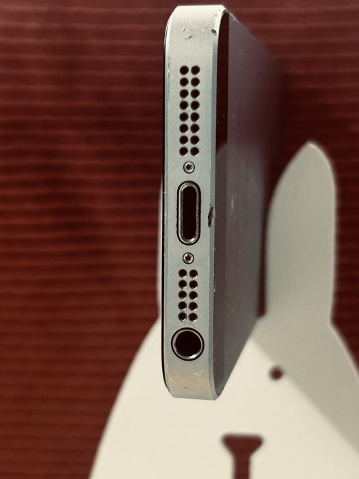 iPhone SE, 16GB, Space Gray