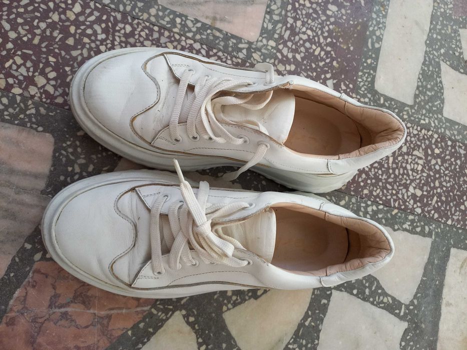 Adidașii/ Pantofi sport din piele