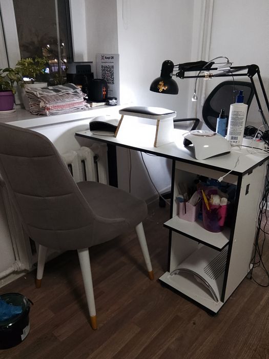 Маникюрный стол продам