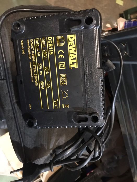 Alimentator Incarcator Dewalt DCB 115