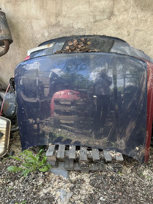 Продам капот на Пассат б4