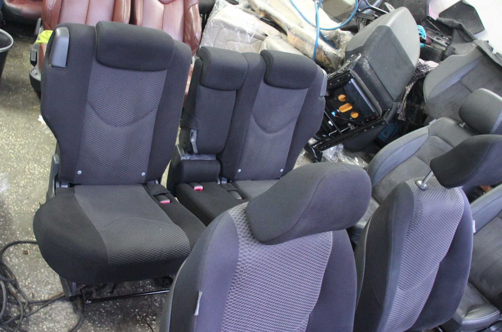 Салон за Тойота Рав 4 – Toyota Rav 4 - 2005 - 700 лв.