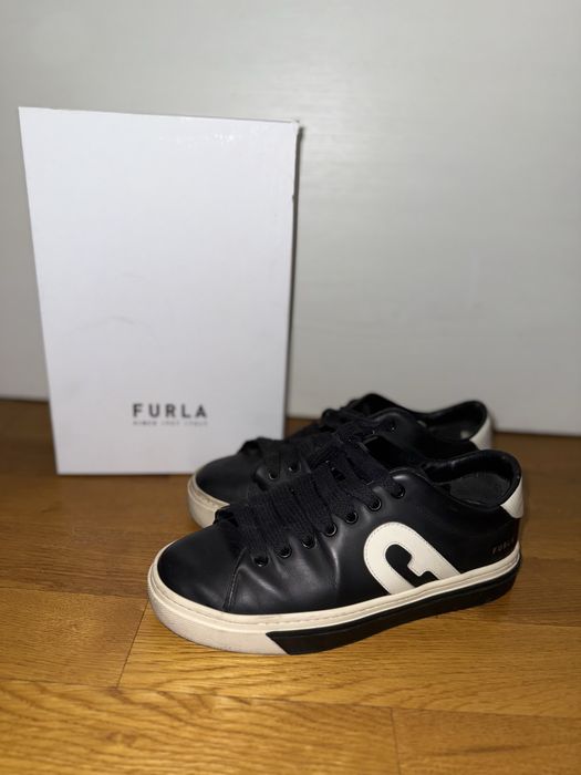 Furla adidasi, tenesi noi