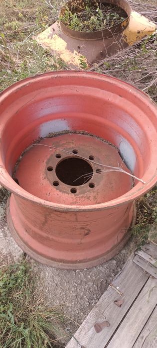 Продам 2 передних диска от комбайнов