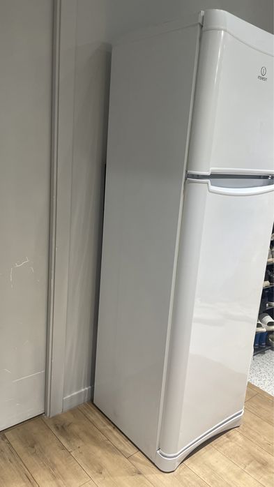 Холодильник Indesit