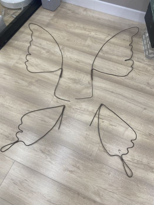 Крылья бабочки из металлической проволоки