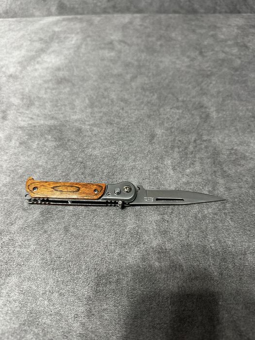 Briceag de buzunar elegant - maner cu insertie de lemn, lama ascutita