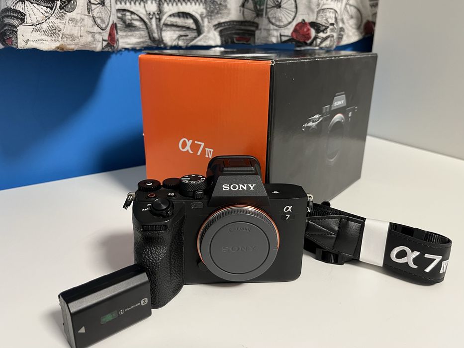 Продавам Sony A7 IV като нова и с 4 години оставаща гаранция